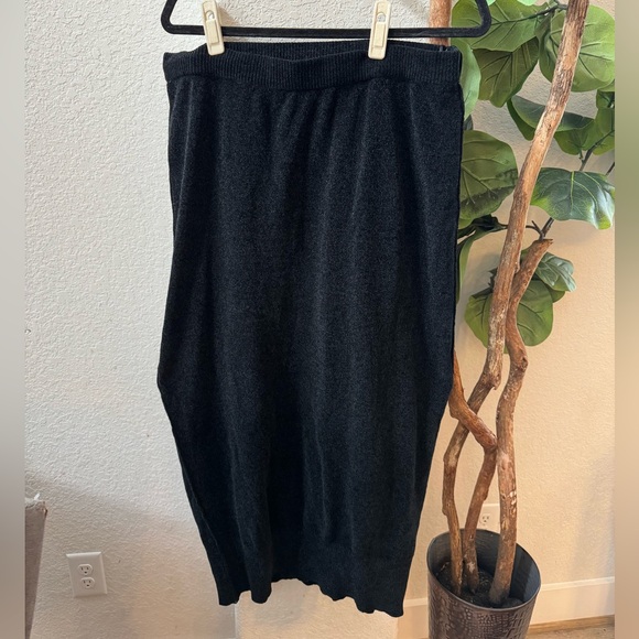 Topshop Dresses & Skirts - Topshop midi skirt size XL